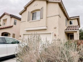 3 bedroom 15min to Strip/Fremont St Exp fast Wifi